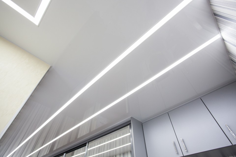 Заказать световые потолки с линией света в г. Пущино